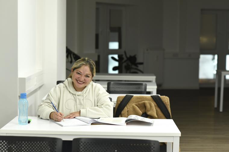 Zufriedene Studentin